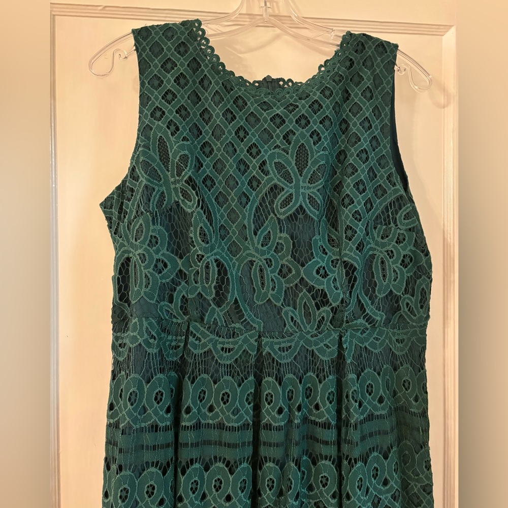 ✨ Emerald Green Lace Midi Dress – Size XL - Picture 2 of 16
